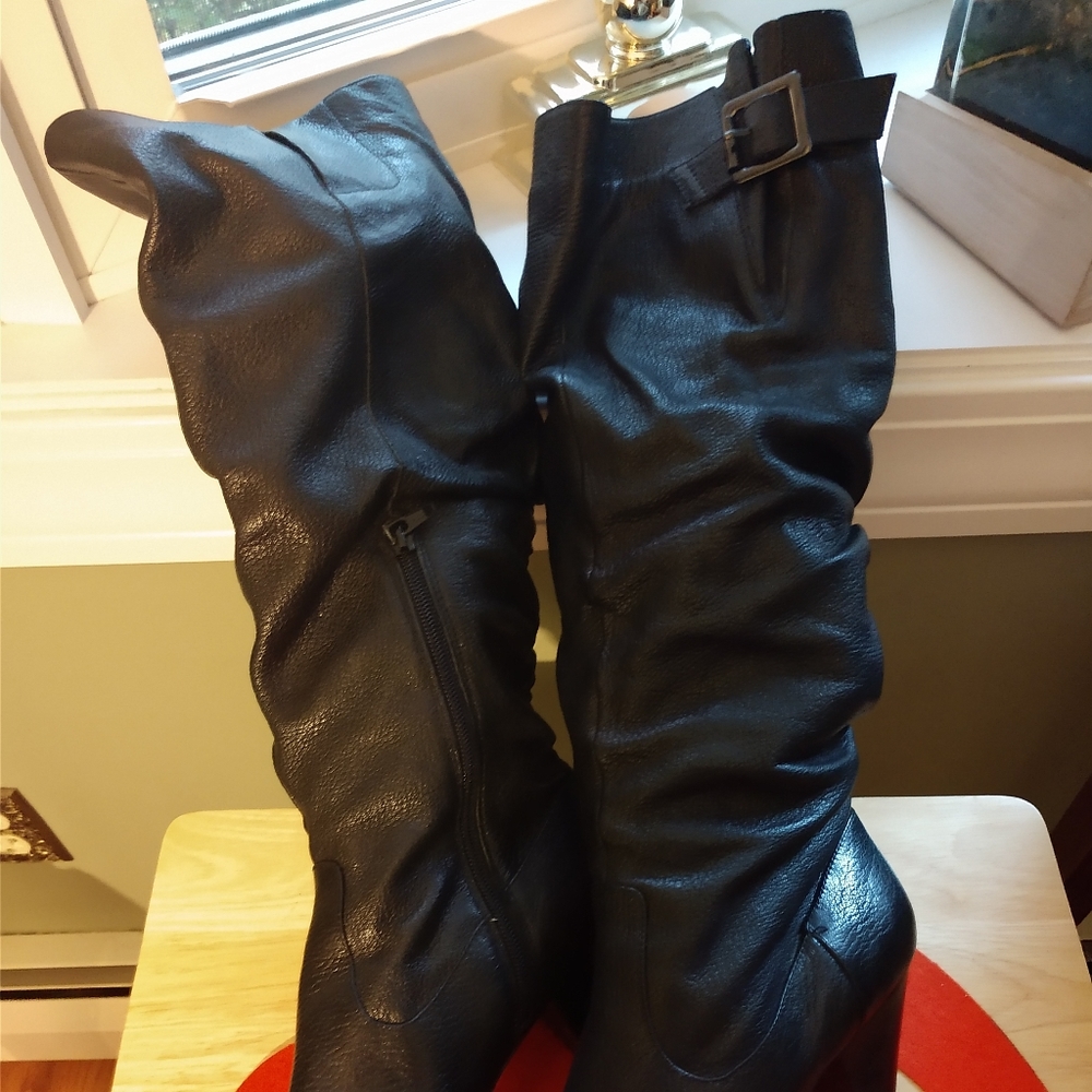 Nine West wide calf boots black man made upper size 10, 3" heel. Scuff marks.